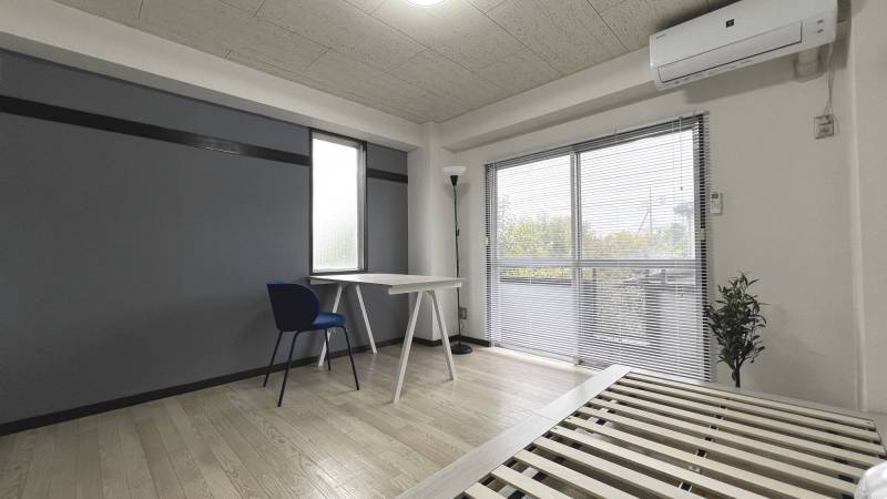 角部屋で明るいお部屋です。家具をお付けすることも可。