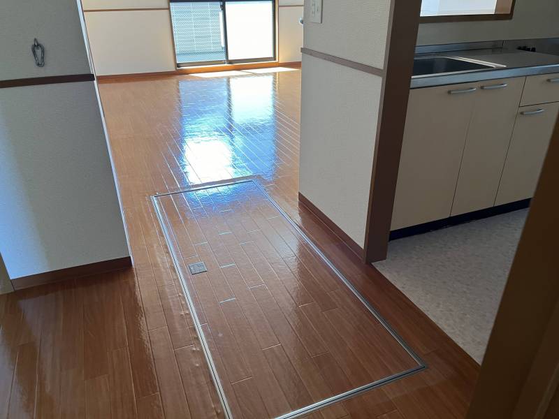 リビングにも大型の床下収納