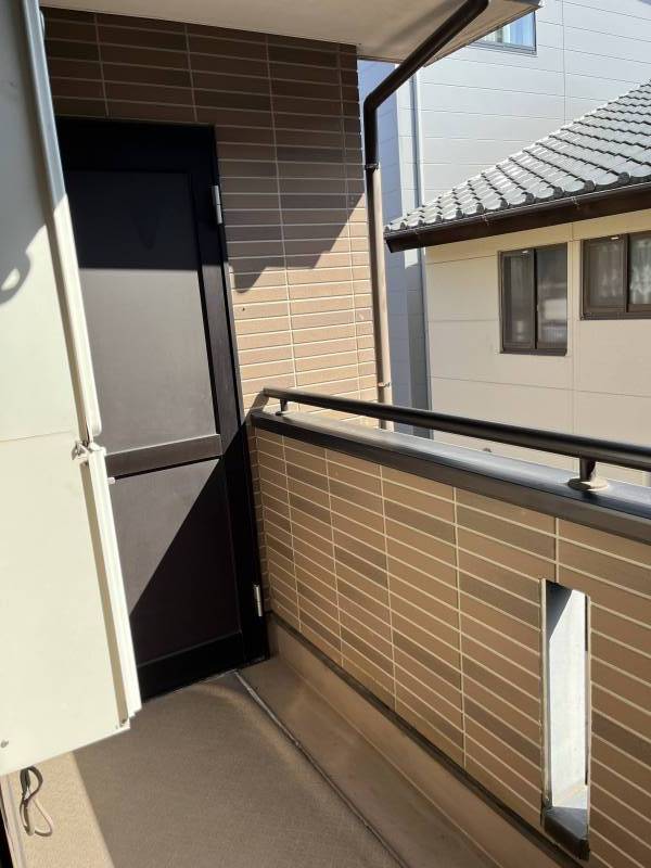 ベランダにはペット用シンクのあるスペースがあります