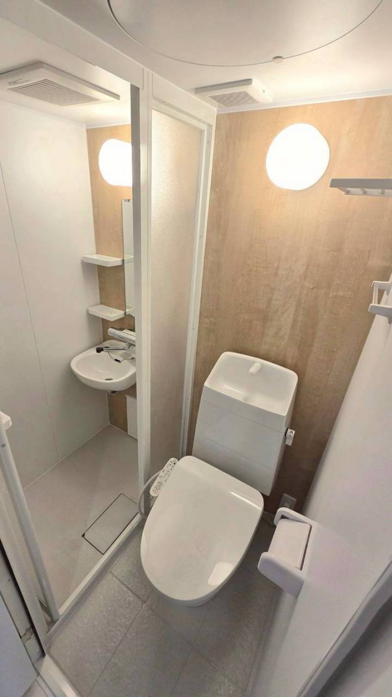 トイレとシャワーが分割式のセパレート仕様