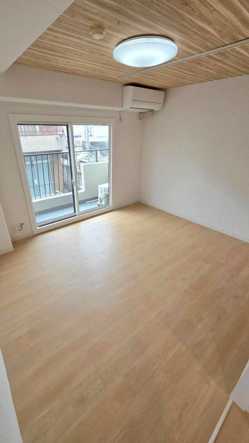 高断熱床を使用。夏涼しく、冬は暖かい居室。