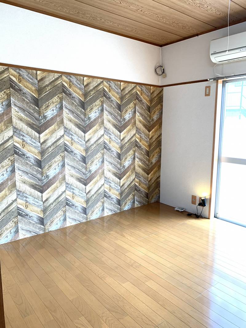 玄関同様の統一ウッド調デザイン