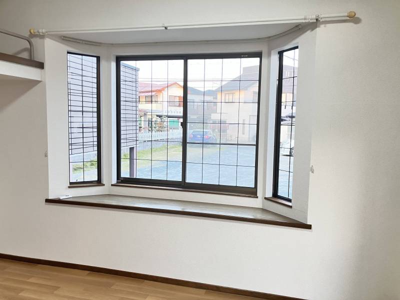 開放感バツグン、カーテン設置OK