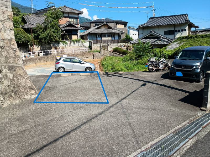 近隣に駐車場確保済。オーナーのCX-5でも通れます♪