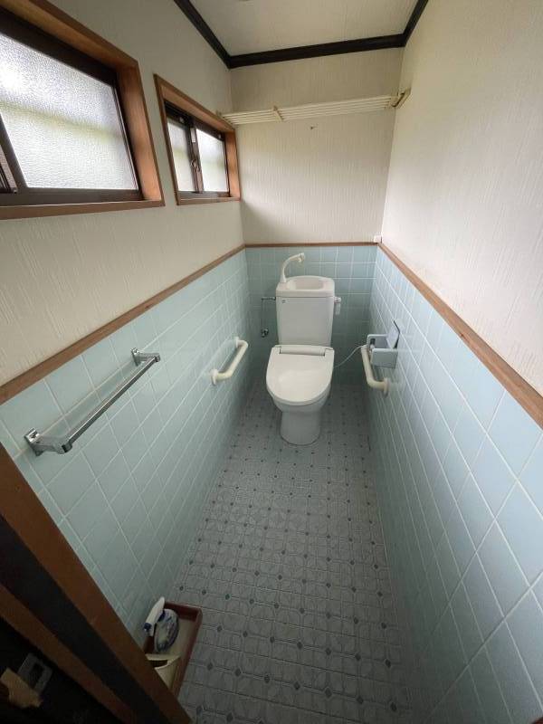 簡易水洗トイレ。一般的なトイレと遜色なく使えます。