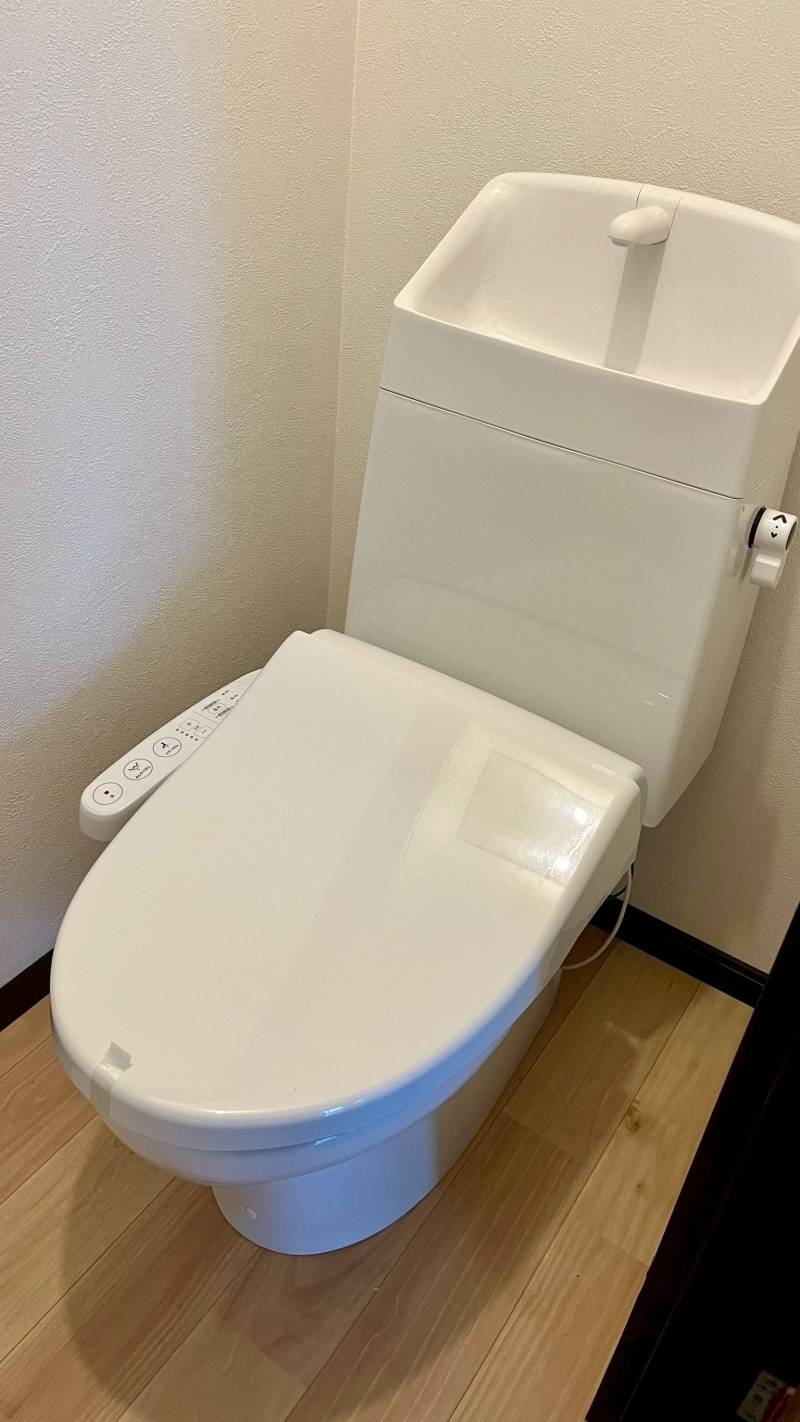 新品の温水洗浄便座で清潔ですね♪