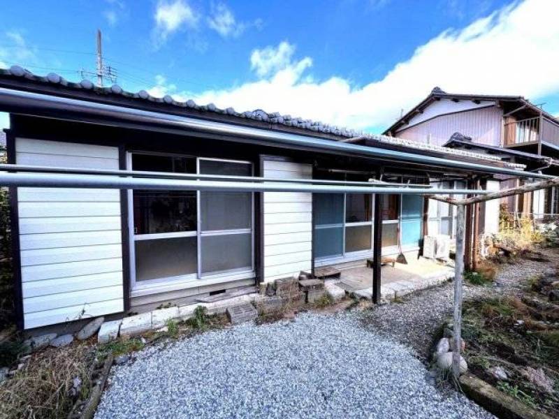 縁側のある裏外観
