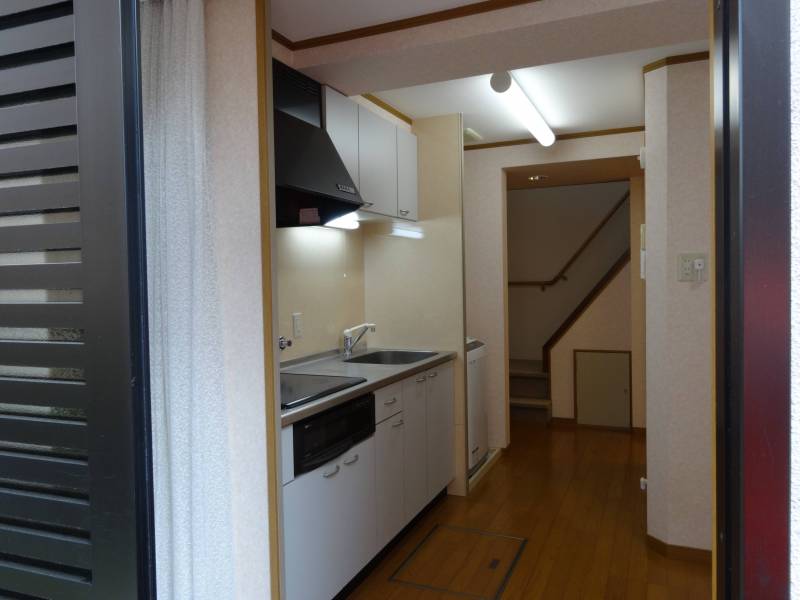 玄関と窓には面格子