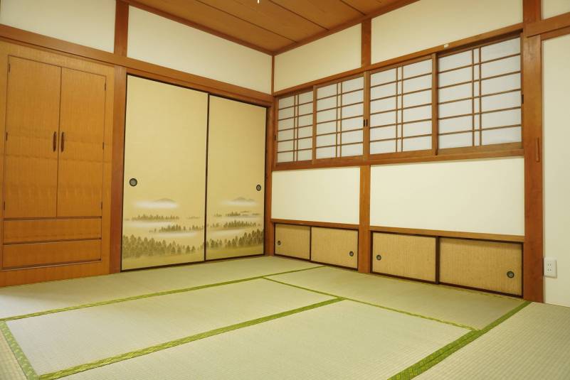 静かで落ち着く和室 この部屋も収納はたっぷりありますよ♪