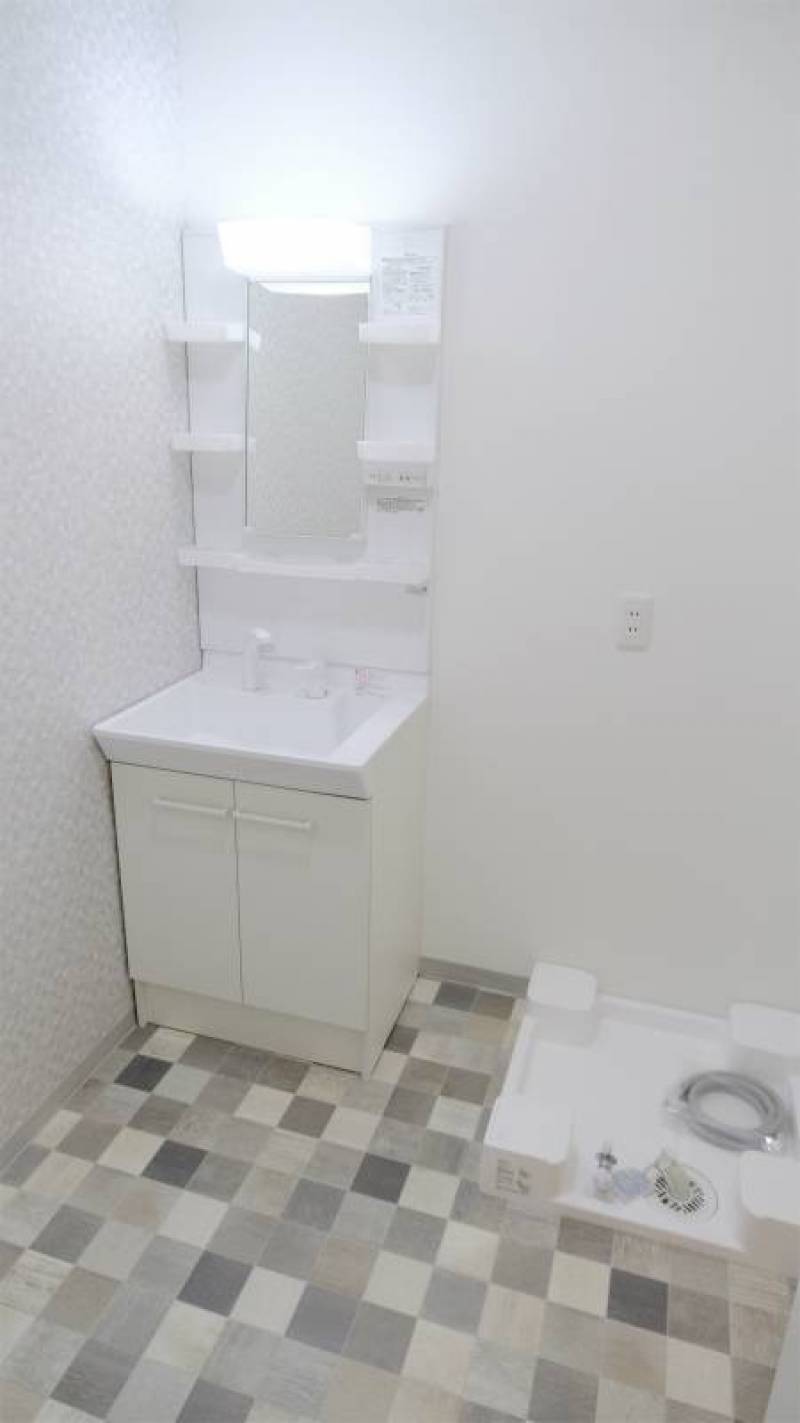 独立洗面台を設置。洗濯も室内で可能。