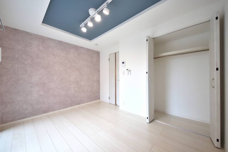 （参考）別部屋の写真です。実際のお部屋と左右対称になります