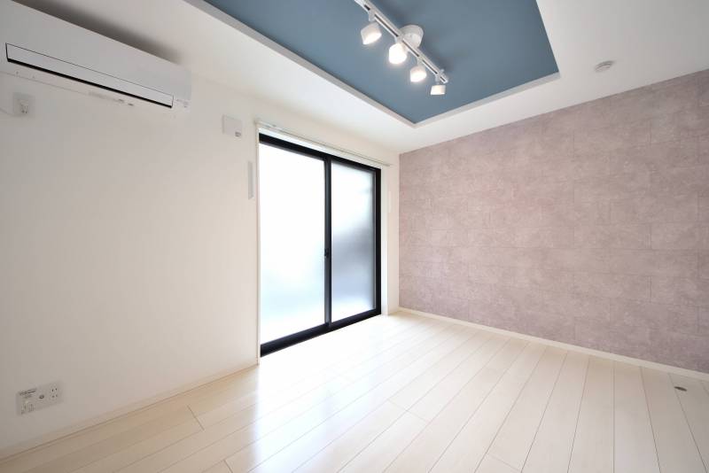 （参考）別部屋の写真です。実際のお部屋と左右対称になります