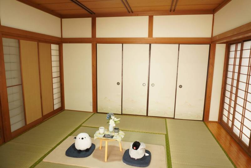 新しい畳のにおいに癒されます♪もちろん照明付き！