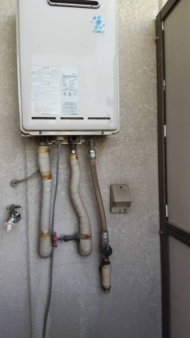 給湯器と洗濯機置き場です。