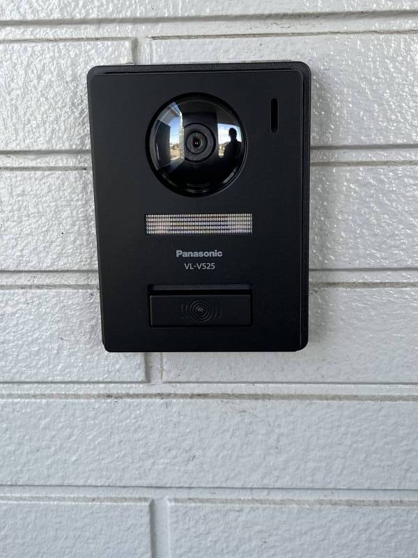 モニター付インターホンに変更しました。