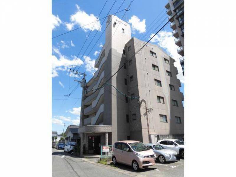 中津市中心部。商業施設・中津駅・公的機関徒歩圏内