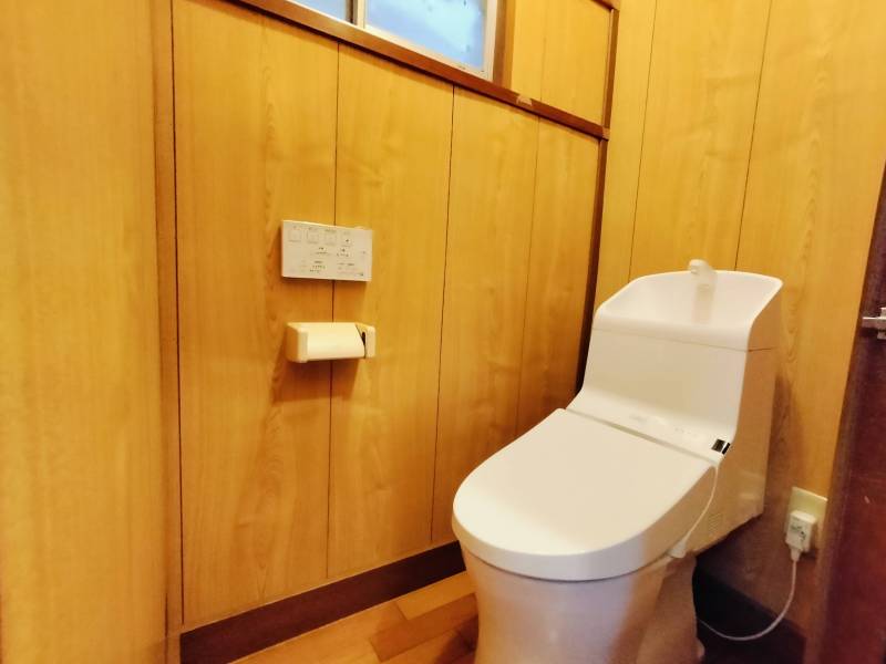 温水洗浄便座トイレ。リモコン付きです！