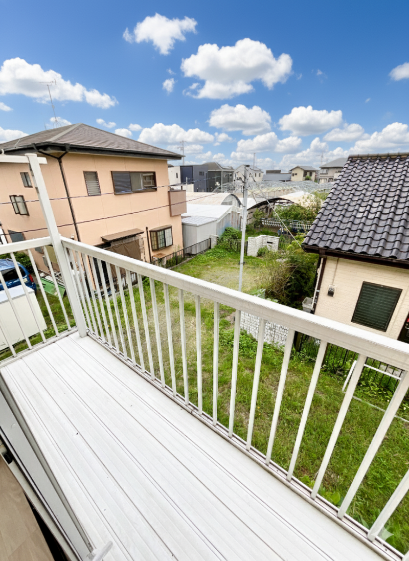 広々バルコニーは日当たりも抜群です♪