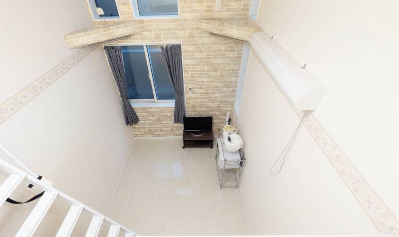 ロフトから見下ろしたお部屋．