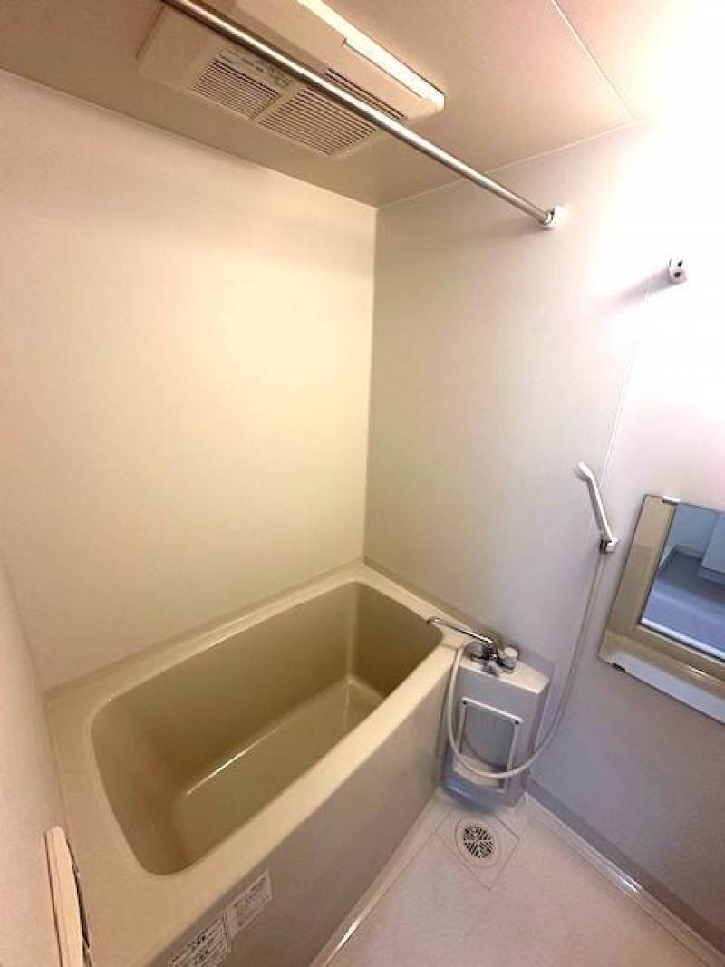 シャワー付の浴室です。