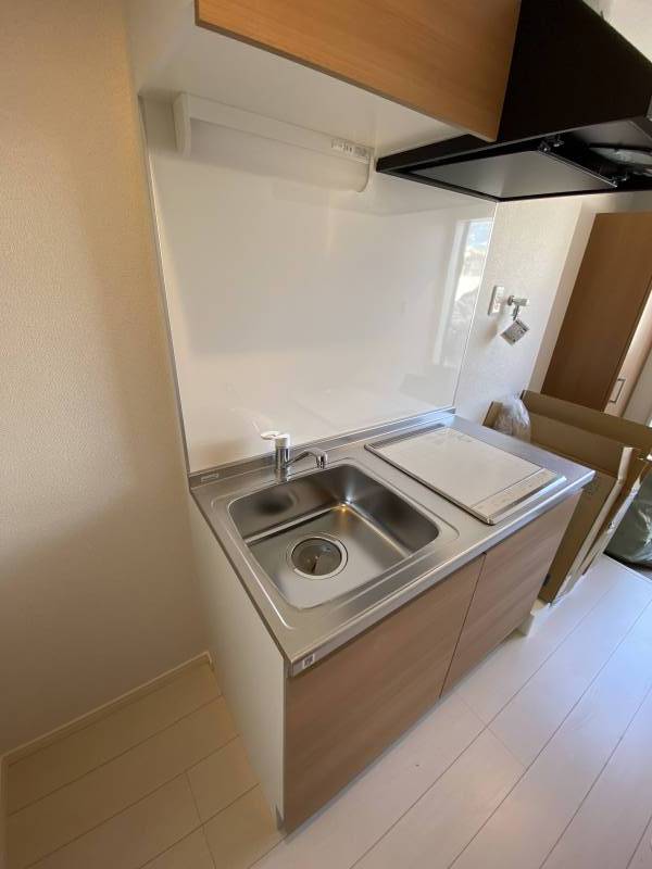 シングルレバー水栓と2口のIHコンロ