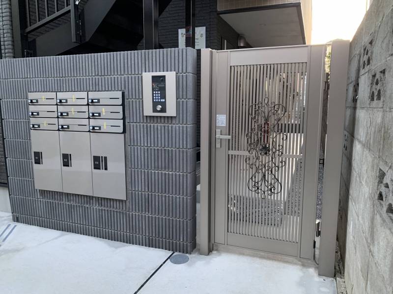 TVモニター付きインターホン、オートロックと宅配ボックス3基