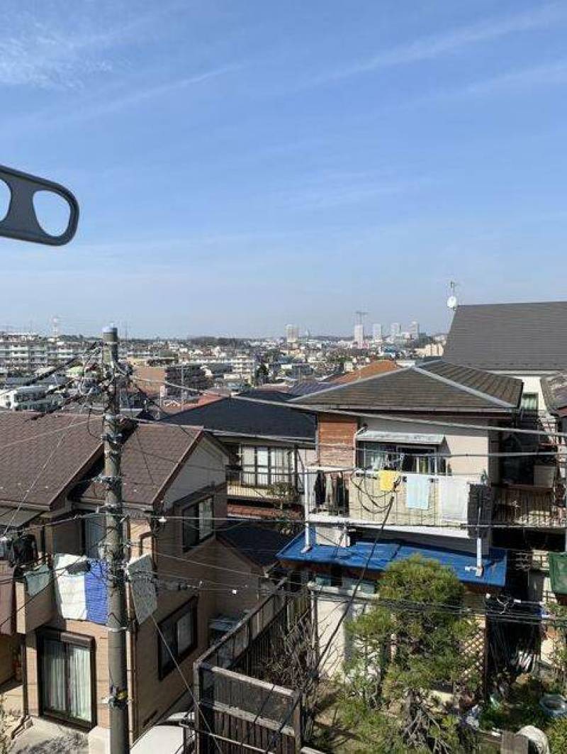 窓からの外観、すっきり開けて開放感があります