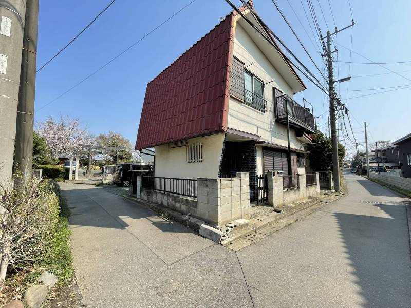 ２道路の角地です。春には桜が咲きます。