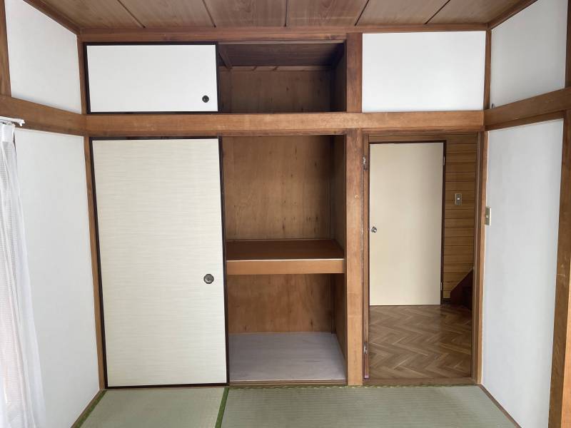 1階和室　収納力抜群の押し入れ