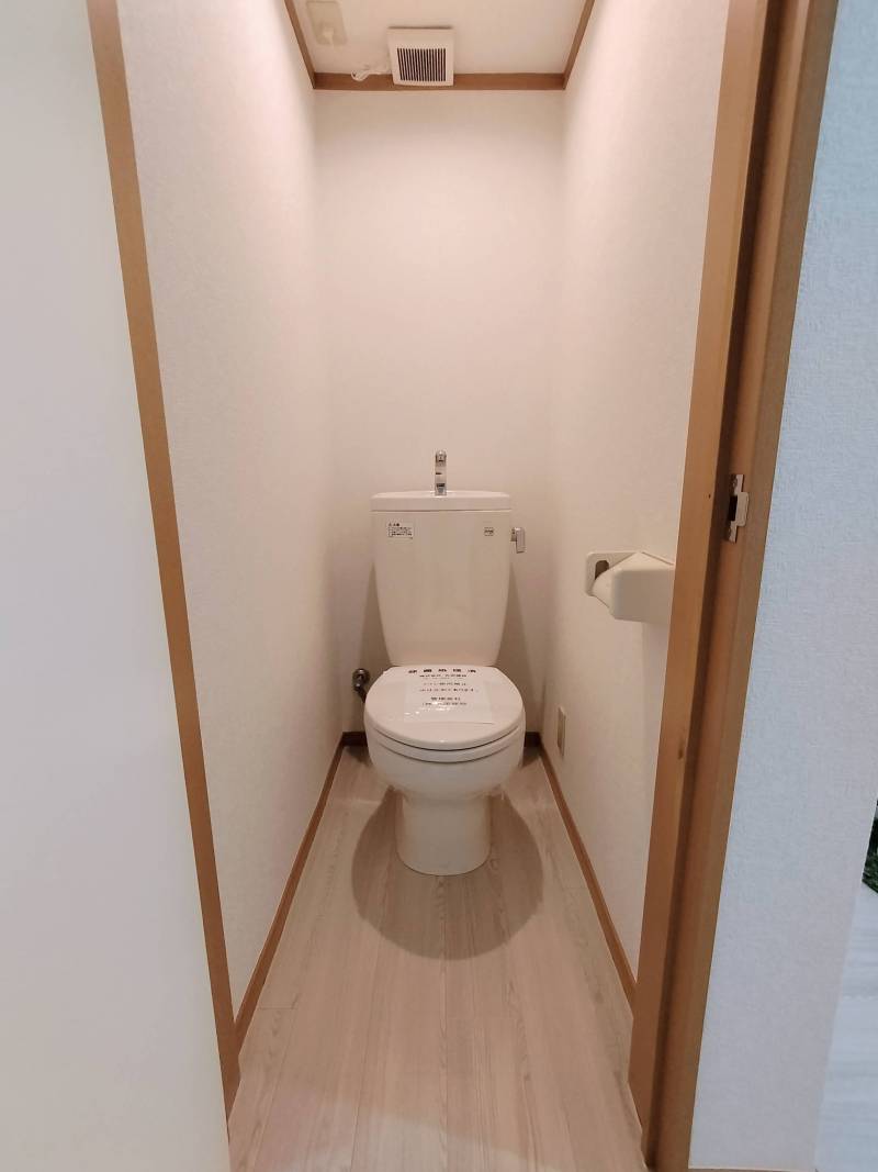 トイレも白を基調としてます☺