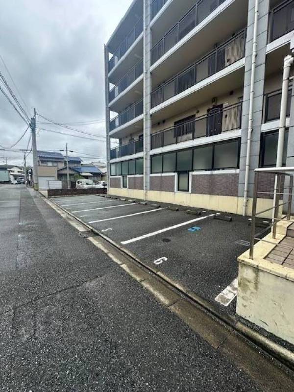 駐車場は1台無料！