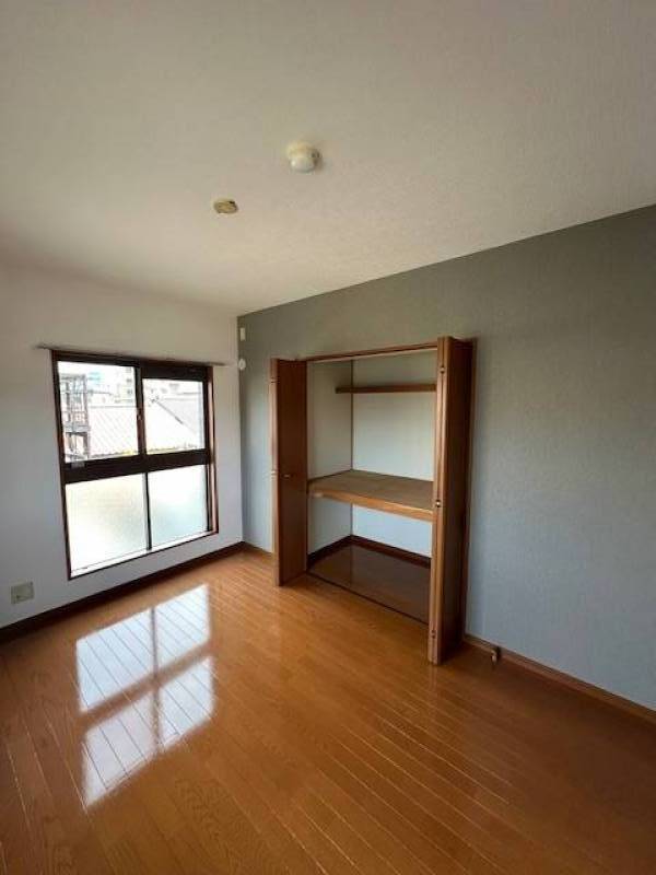 各洋室にクローゼットがあり、収納もバッチリです。