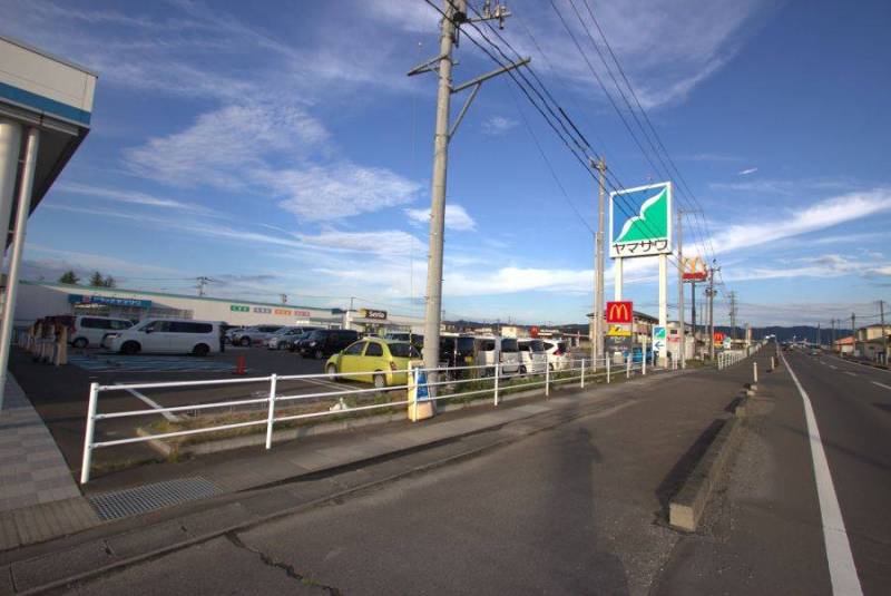 スーパーヤマザワ、ドラックストア、セリア徒歩圏