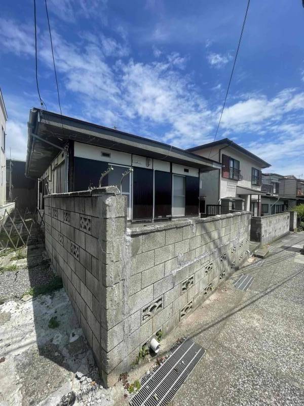 平屋外観。傍からも入ることができます。