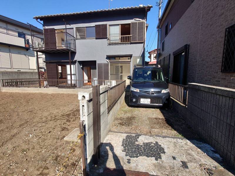 軽自動車はギリギリ駐車可能です