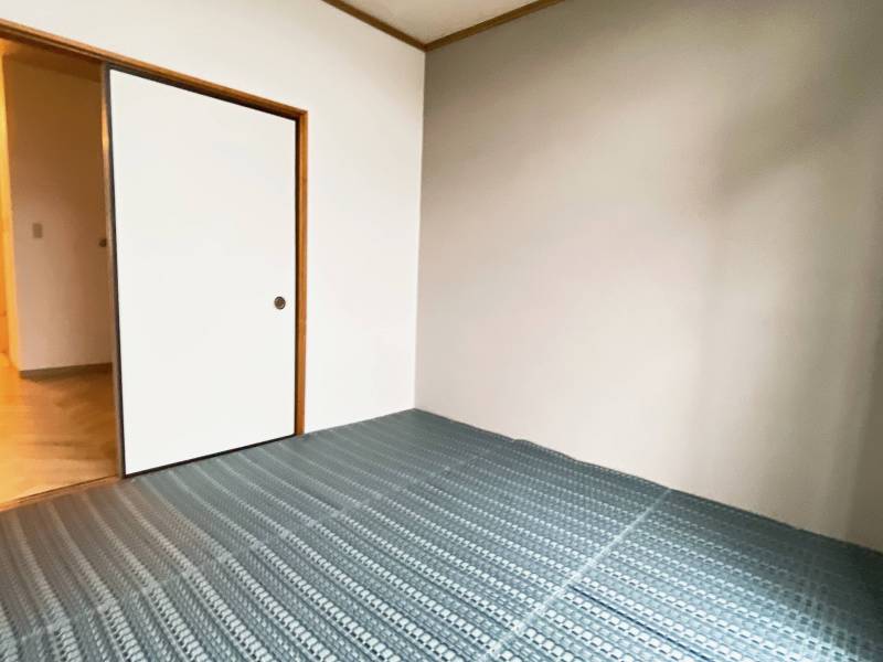 和室もモダンはゴザで仕上げています