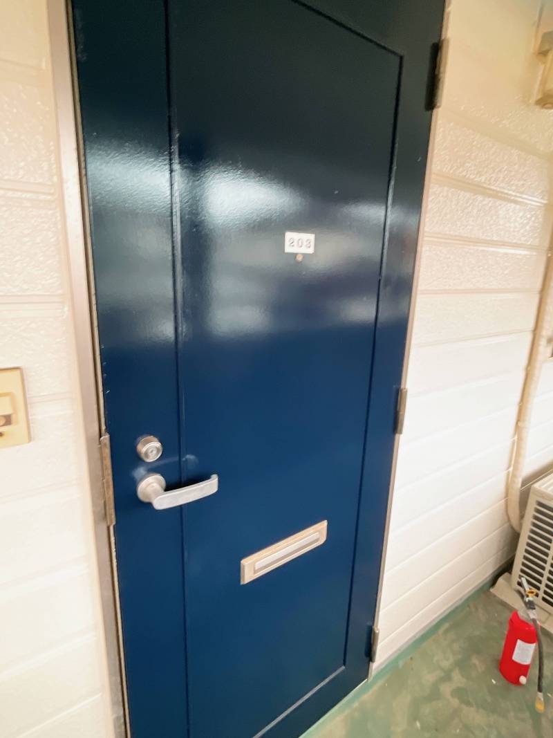 北欧風ブルーの素敵なドアです