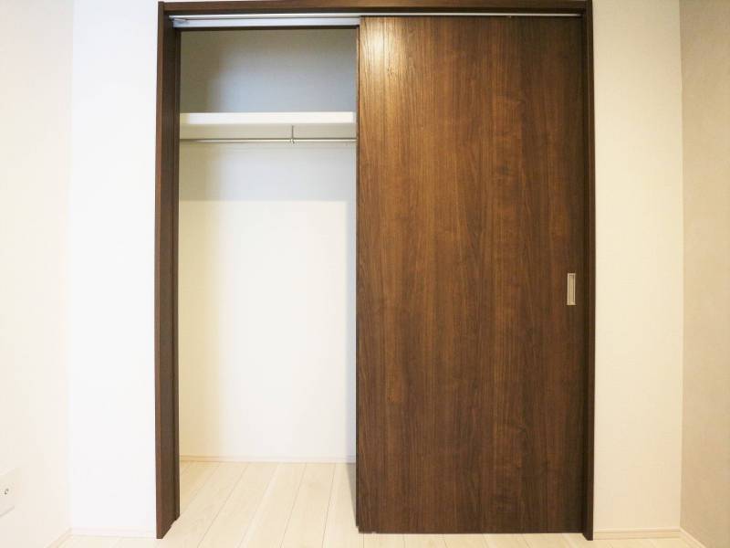 大型のクローゼット♪
お洋服を沢山収納出来て嬉しい♪