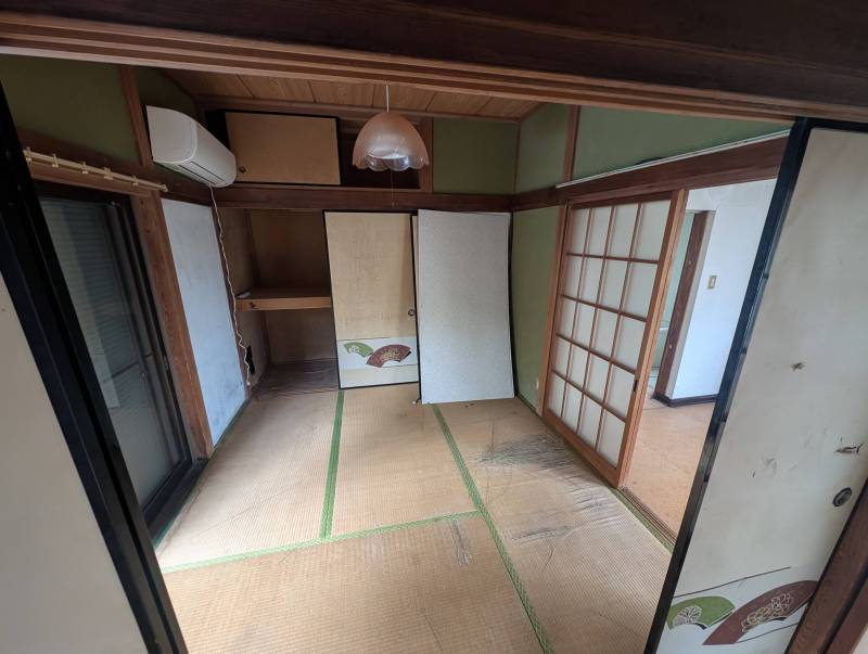 手前　平屋戸建