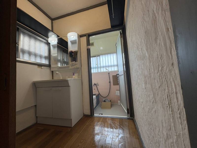 蛇口が伸びて使いやすい独立洗面台♪