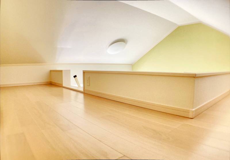 広々のロフトはホビースペースやゆとりの収納になります♪