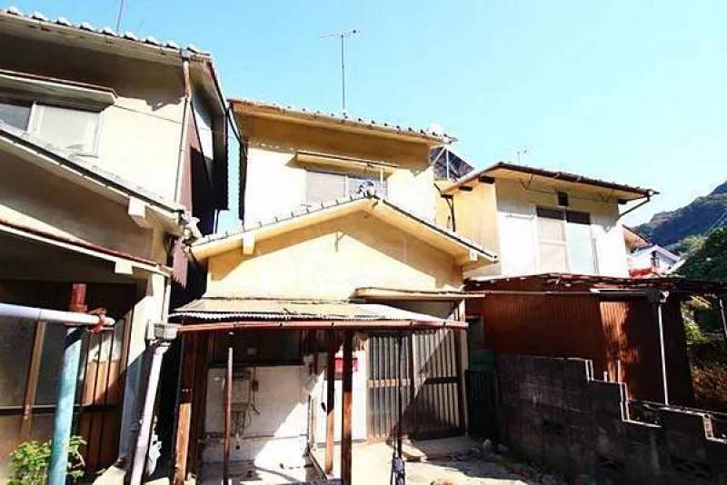 見た目は古いですが室内はフルリフォーム済です