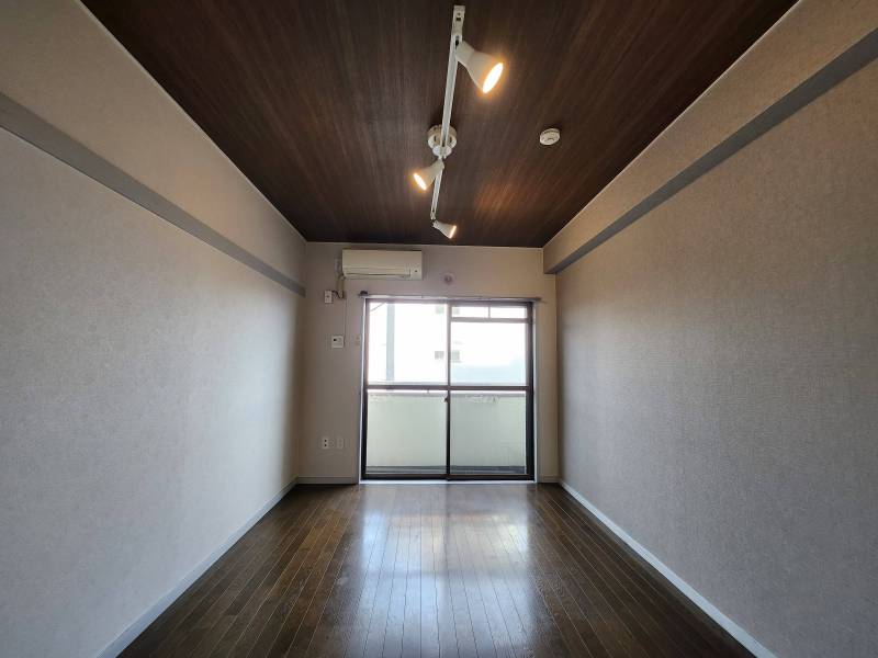 退去/リフォーム前なので他の部屋の参考画像です