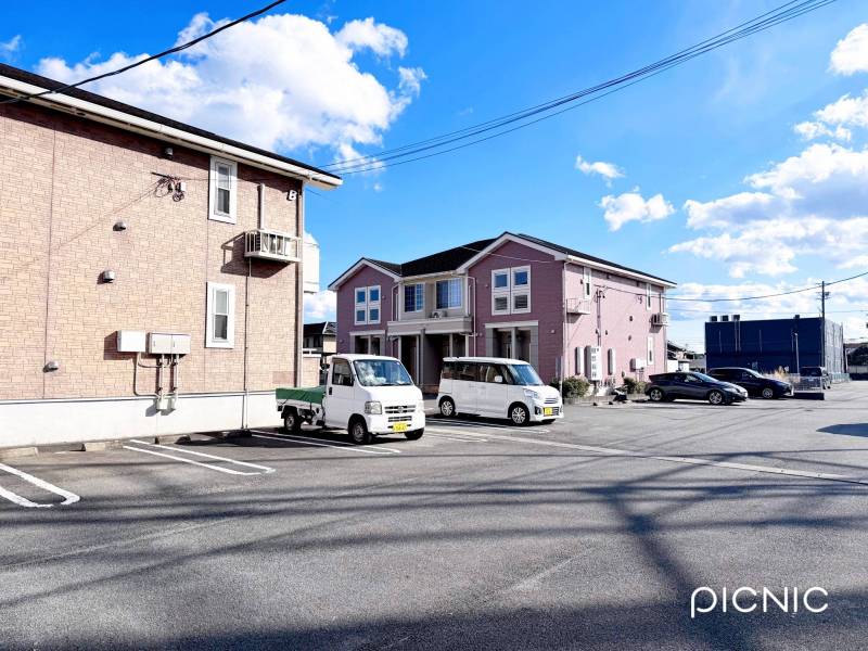 敷地にゆとりがあり車の出し入れも安心です！