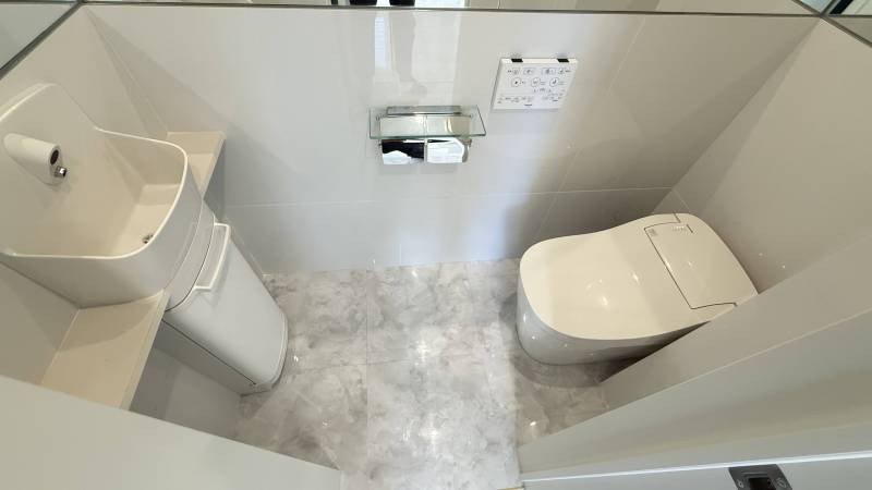 【鏡貼りの最高級デザイントイレ】