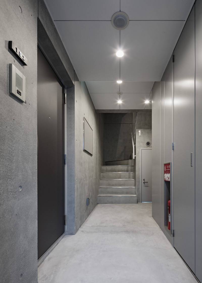 ★1F廊下・階段★打ちっぱなし内廊下