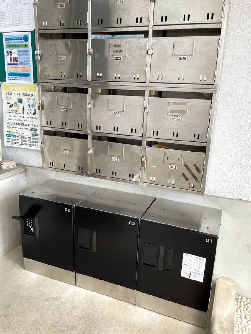 見やすい配置のポスト。宅配ボックスもあって、留守の時も安心。