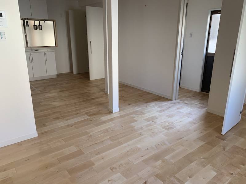 LDKです。無垢材の床です！