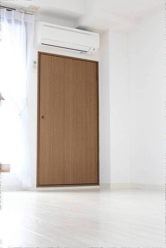 玄関から見た洋室