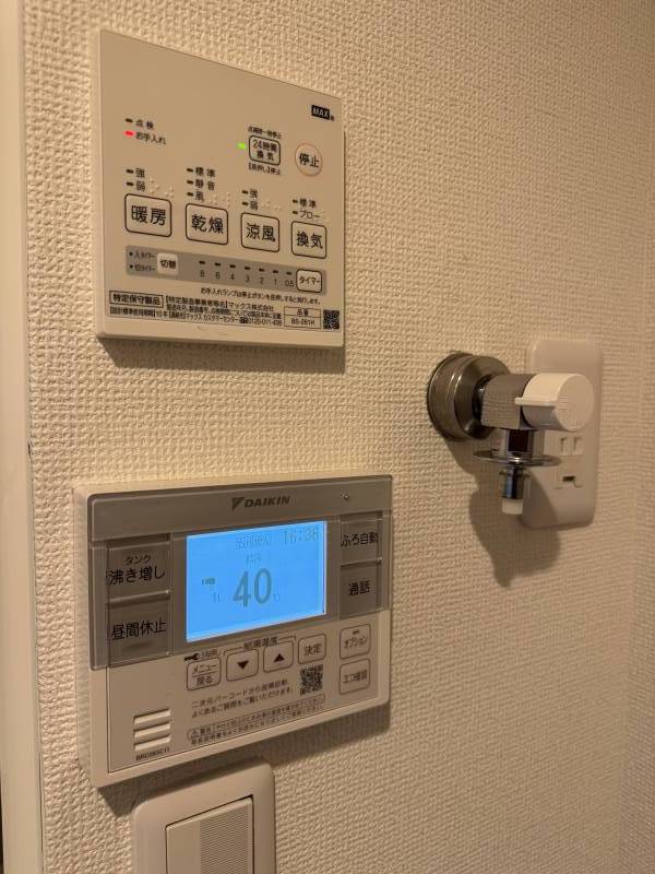 下駄箱と分電盤・NW機器